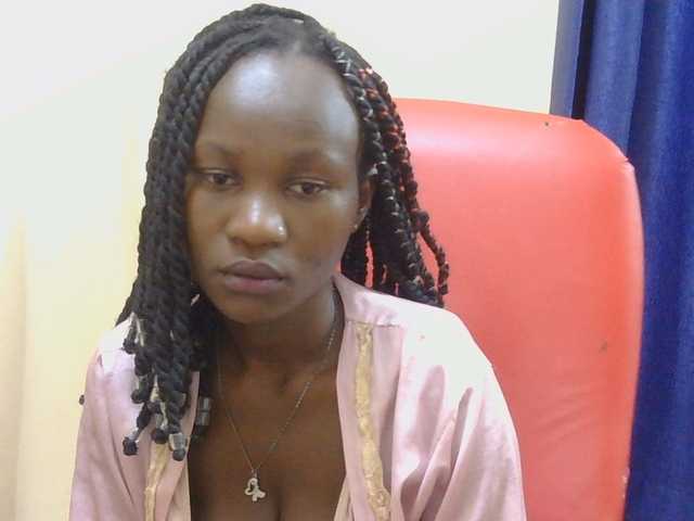 Prettymelvi live cam on BongaCams