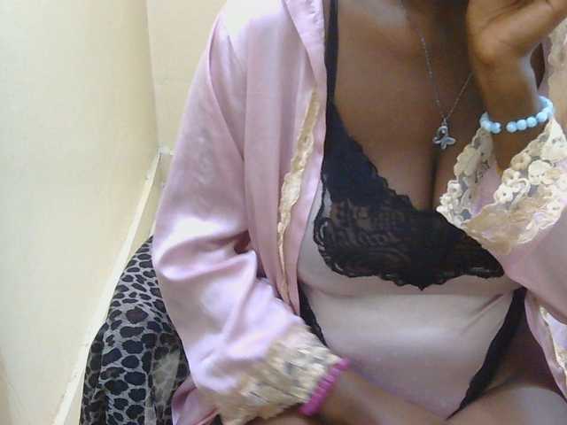 Prettymelvi live cam on BongaCams