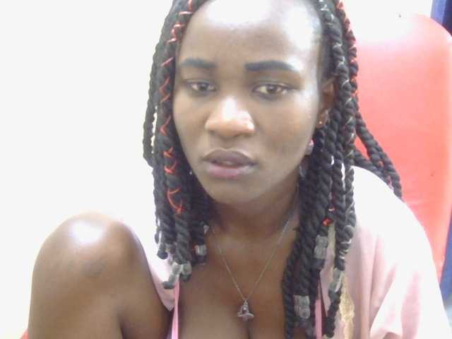 Prettymelvi live cam on BongaCams