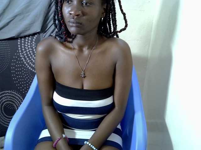 Prettymelvi live cam on BongaCams