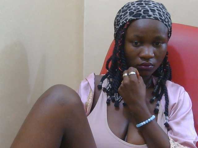 Prettymelvi live cam on BongaCams