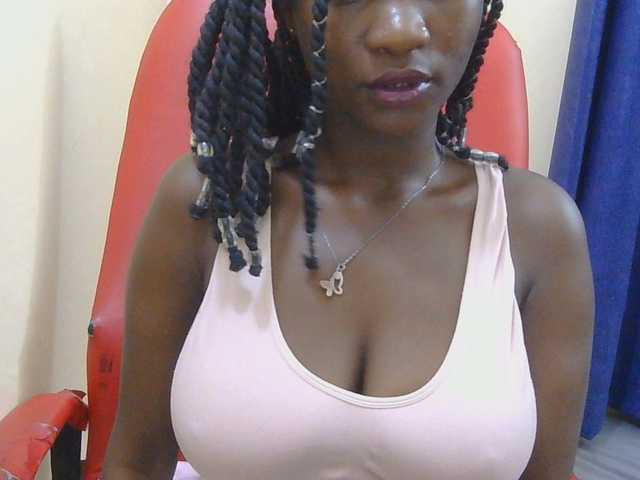 Prettymelvi live cam on BongaCams