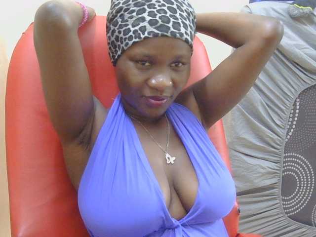 Prettymelvi live cam on BongaCams