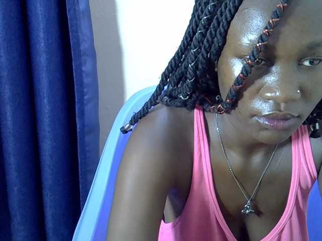 Prettymelvi live cam on BongaCams