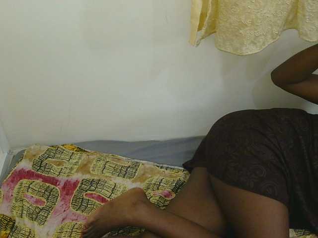 Prettymelvi live cam on BongaCams