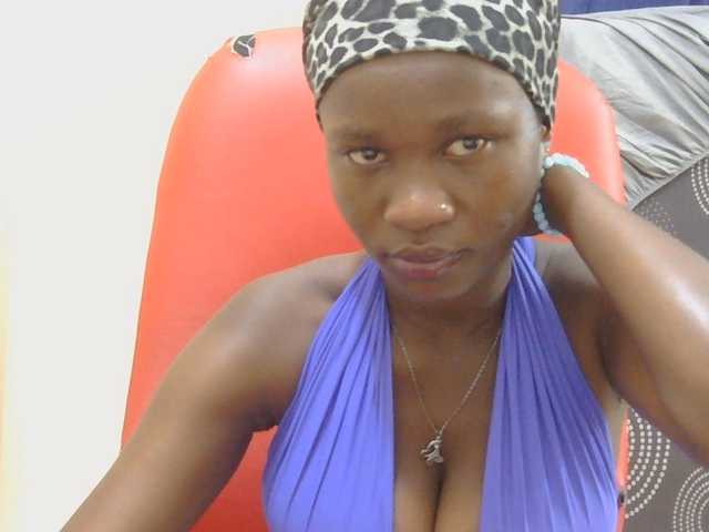 Prettymelvi live cam on BongaCams
