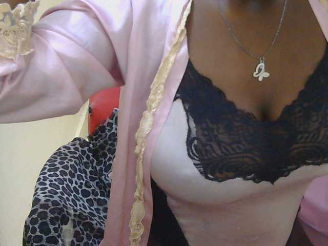 Prettymelvi live cam on BongaCams