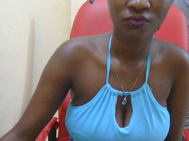 Prettymelvi live cam on BongaCams