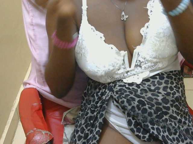 Prettymelvi live cam on BongaCams