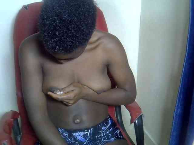 Prettymelvi Live Webcam on BongaCams