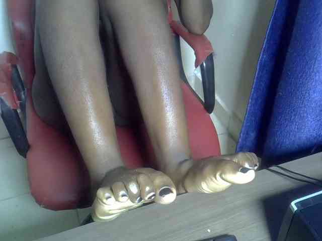 Prettymelvi Live Webcam on BongaCams