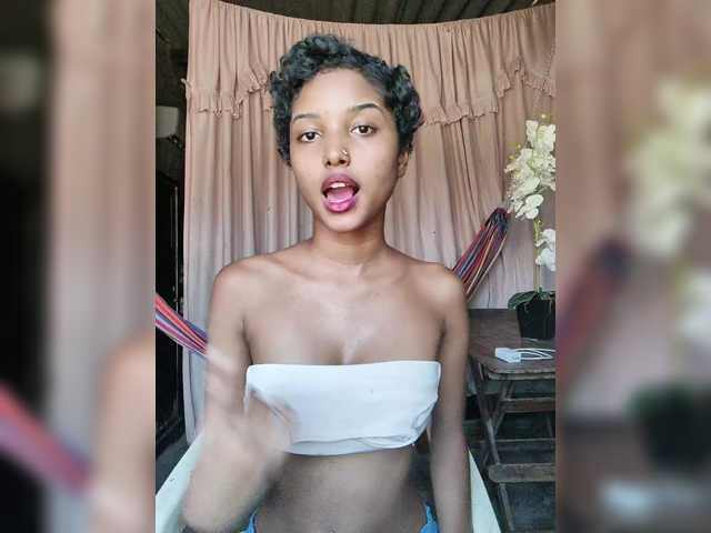 Luluuuxx live cam on BongaCams