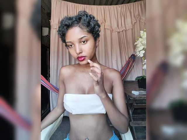 Luluuuxx live cam on BongaCams