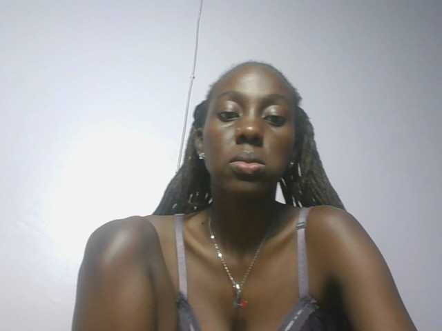 le modèle SexyNova est en webcam porno dans un show sur le site bongacams, il possède les tags suivants: Ebony,Brunette,Trimmed