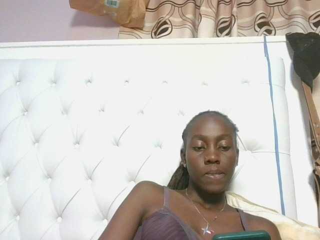 le modèle SexyNova est en webcam porno dans un show sur le site bongacams, il possède les tags suivants: Ebony,Brunette,Trimmed