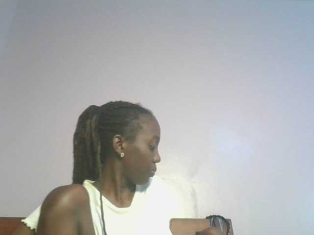 le modèle SexyNova est en webcam porno dans un show sur le site bongacams, il possède les tags suivants: Ebony,Brunette,Trimmed