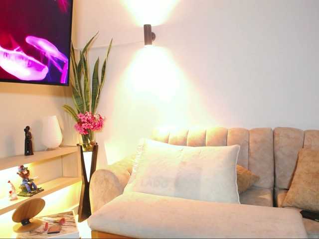 HoneyLuxuryCouple's BongaCams show and profile