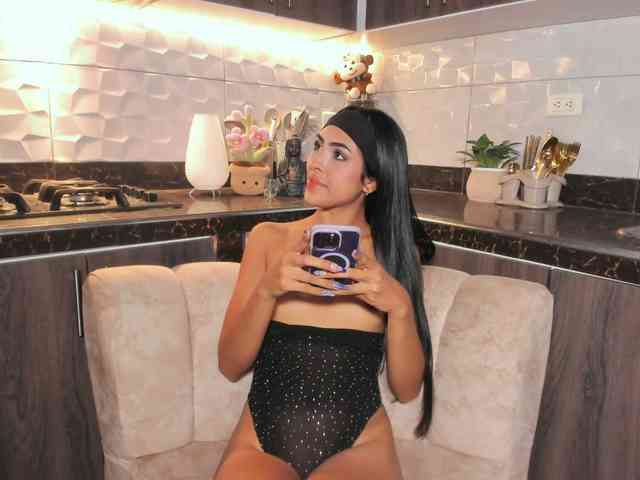 HoneyLuxuryCoupl... Live Webcam on BongaCams