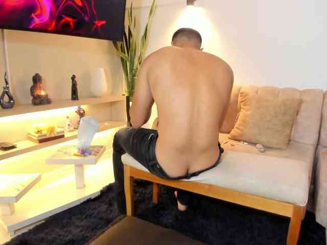 HoneyLuxuryCouple webcam