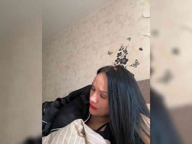 Dominatris's cam show statistics and live stream