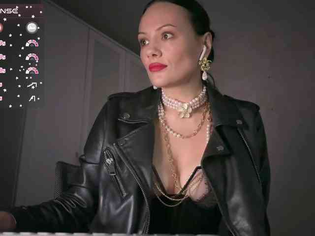 Model: DominaInferni_Venus
