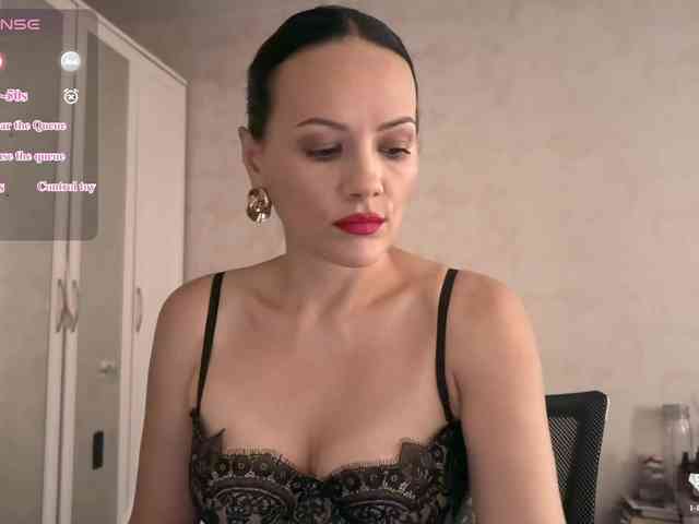 Dominatris's cam show statistics and live stream