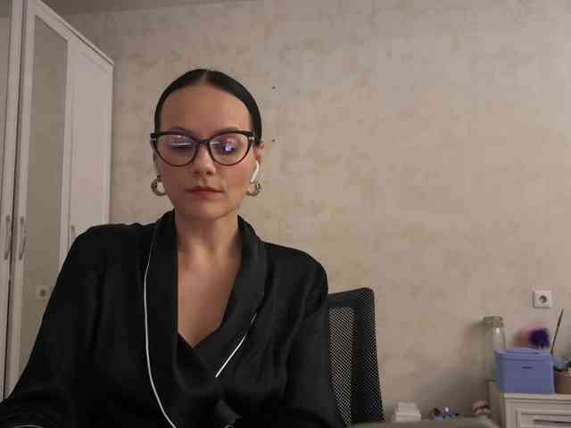 Model: DominatriS
