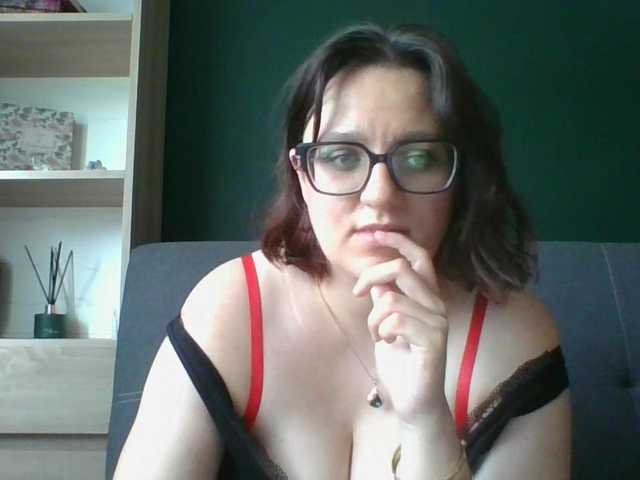 SensualParis, 31 y/o - Live Cam on BongaCams