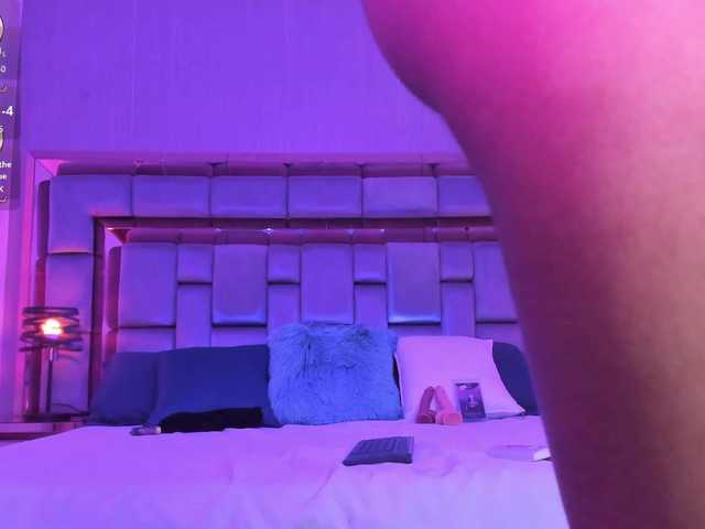 AshleyBlair — live female cam