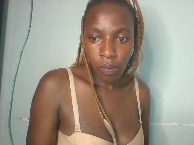 Creme-caramel live cam on BongaCams
