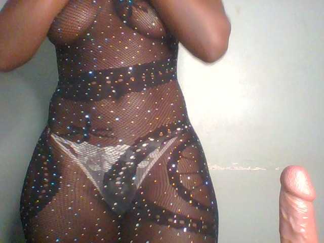 Creme-caramel live cam on BongaCams