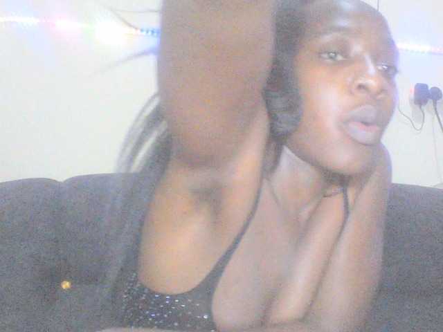 Creme-caramel live cam on BongaCams