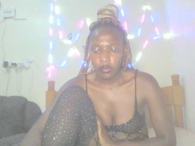 Creme-caramel live cam on BongaCams