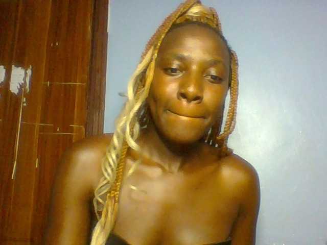 Creme-caramel live cam on BongaCams