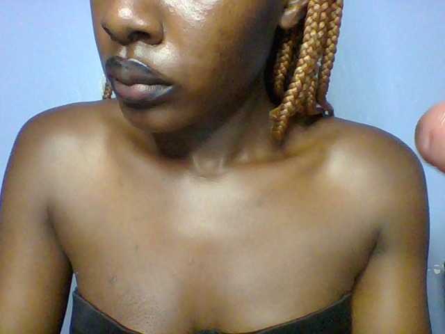 Creme-caramel live cam on BongaCams