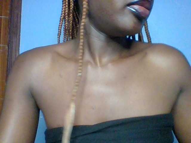 Creme-caramel live cam on BongaCams