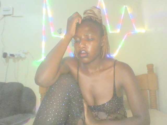 Creme-caramel live cam on BongaCams