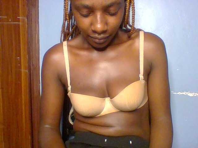 Creme-caramel live cam on BongaCams