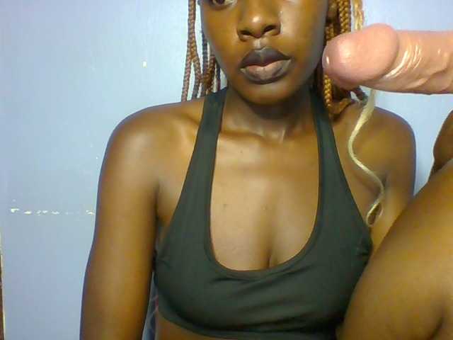 Creme-caramel live cam on BongaCams