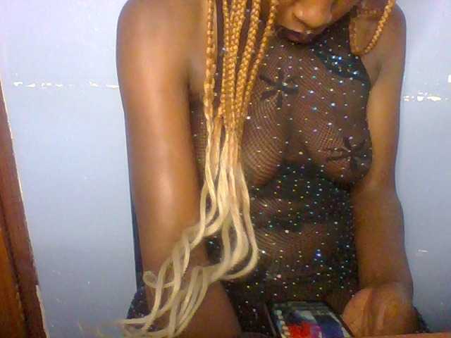Creme-caramel live cam on BongaCams