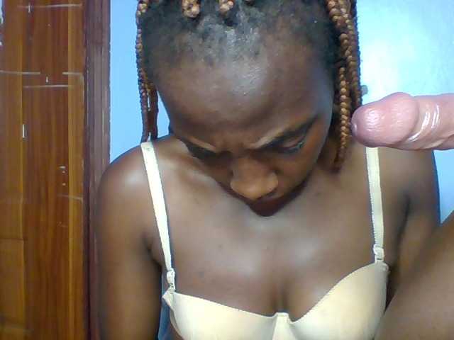 Creme-caramel live cam on BongaCams