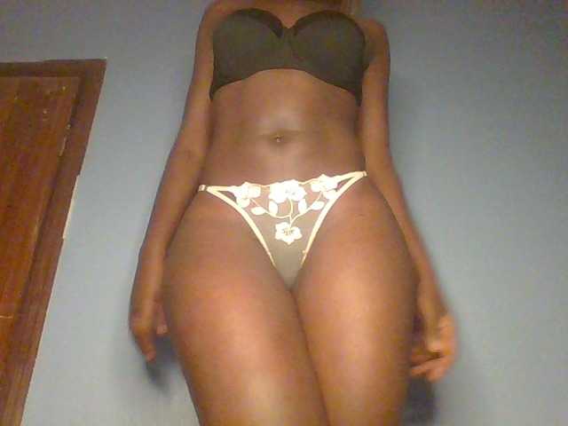 Creme-caramel live cam on BongaCams