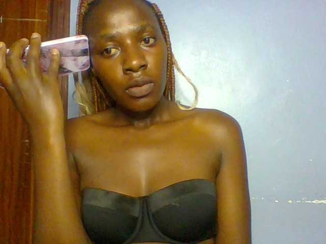 Creme-caramel live cam on BongaCams