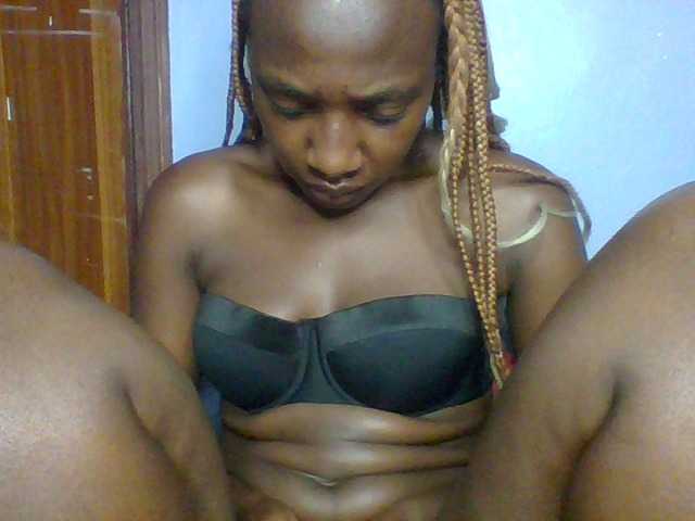 Creme-caramel live cam on BongaCams