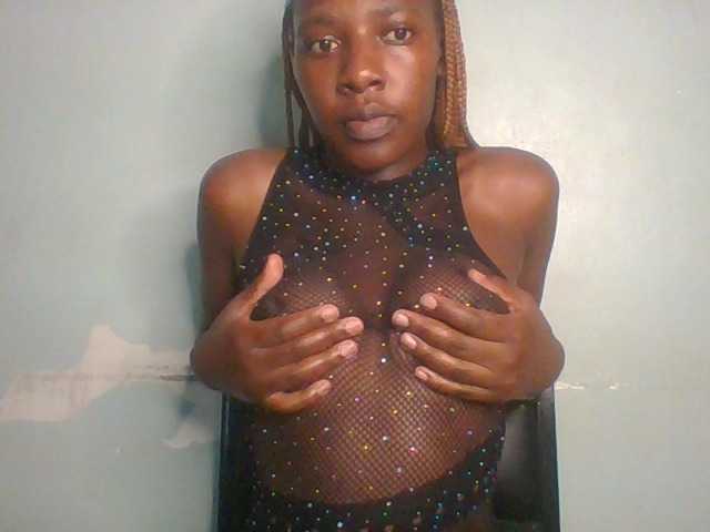 Creme-caramel live cam on BongaCams