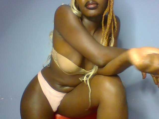 Creme-caramel live cam on BongaCams