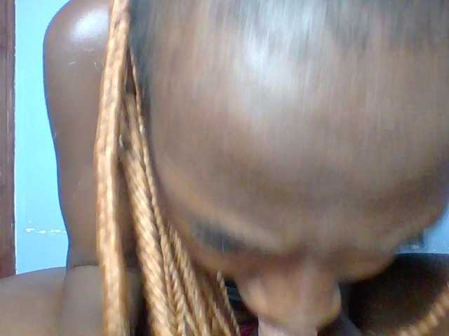 Creme-caramel live cam on BongaCams