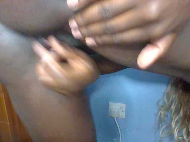 Creme-caramel live cam on BongaCams