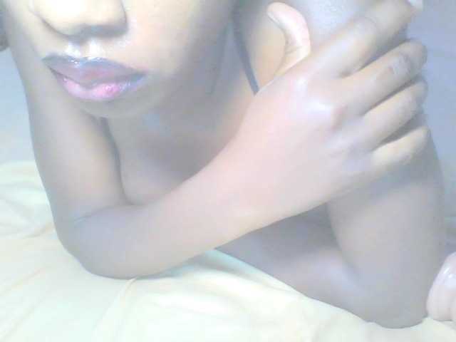 Creme-caramel live cam on BongaCams
