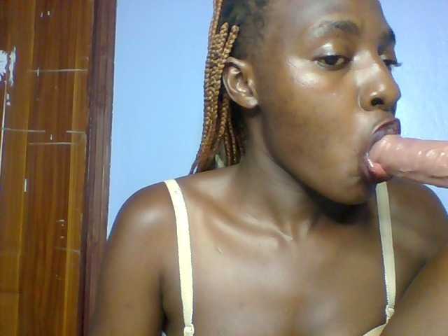 Creme-caramel live cam on BongaCams
